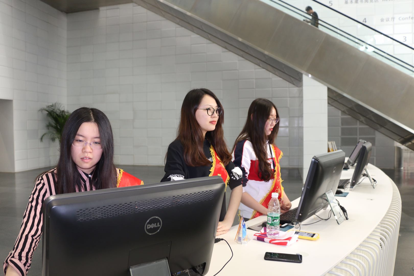 【学雷锋活动月】国际工商学院青年志愿者协会