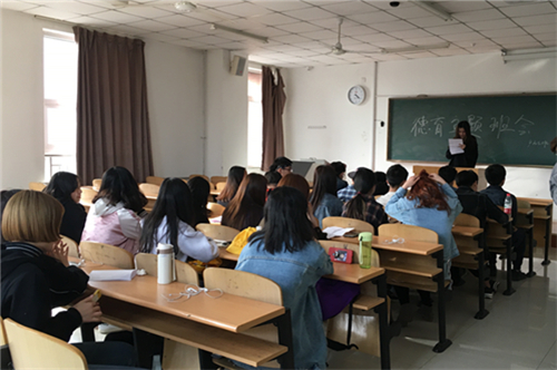 艺术学院开展新生德育论文开题和毕业生德育论