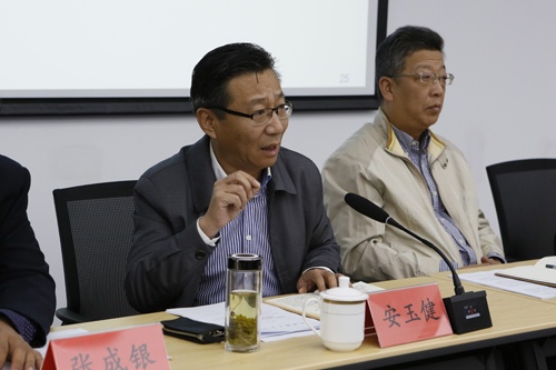 会上,保卫处副处长张成银就学校已经出台的《天津理工大学平安校园