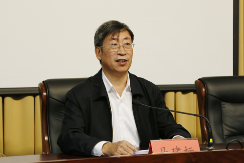 校党委书记马建标,副书记张桦出席结业式,全校在职教工党支部书记和